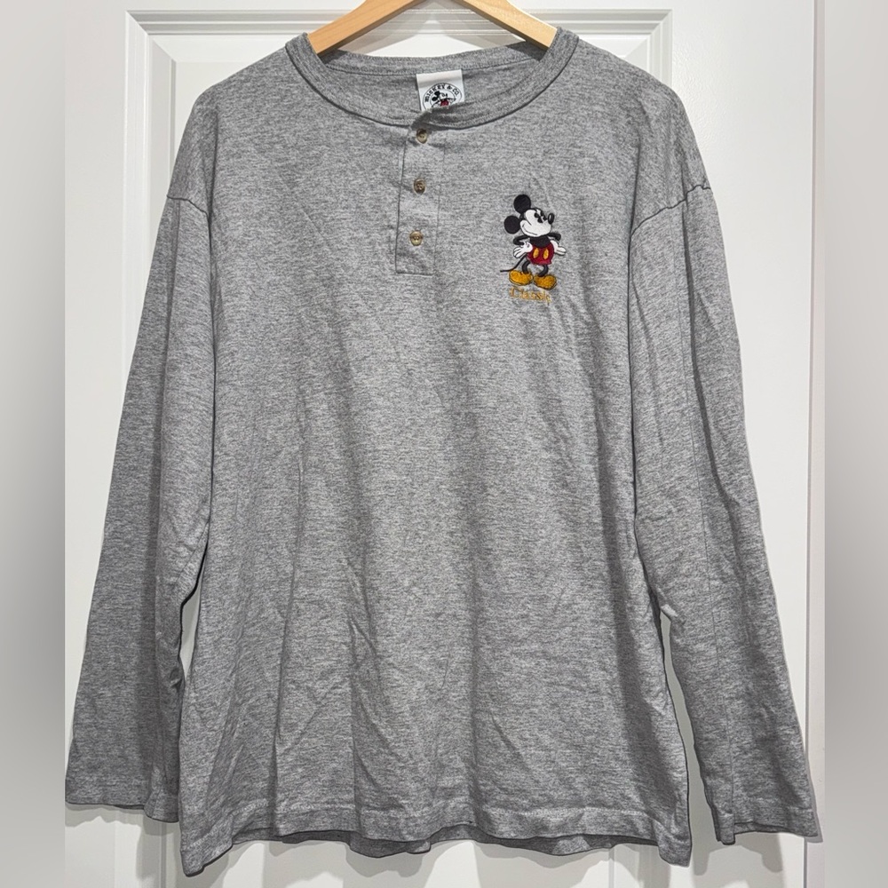Vintage Disney Men's Gray Long Sleeve Tee‎ Quarter Button